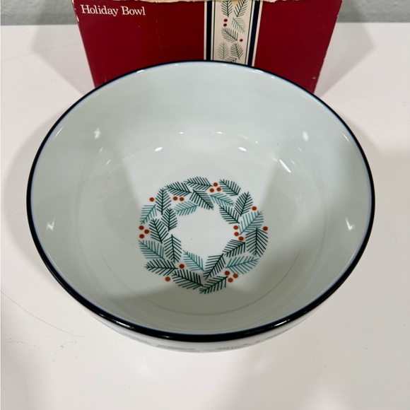 Dansk Holiday Bowl with Festive Leaf Design - Picture 2 of 6